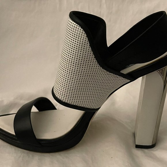 BCBG Max Azria White & Black Chunky Heel Sandal Sz: 9 1/2 - Picture 6 of 8
